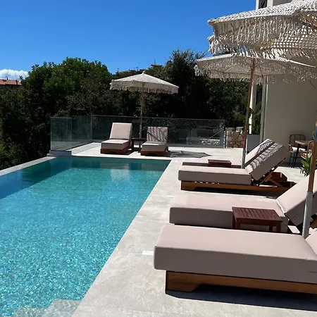 Thalassasense Lourdata Villa