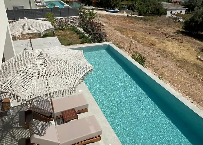 Thalassasense Lourdata Villa Lurdáta